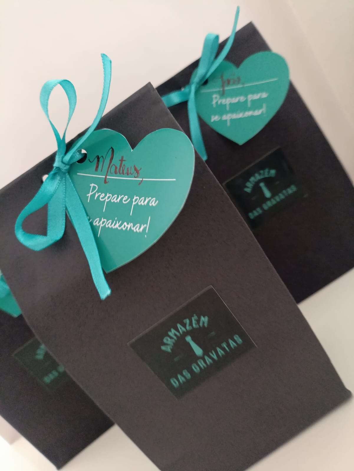 Sacolas premium com tag personalizada